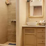 Ostrica Family House * ليفكيمي
